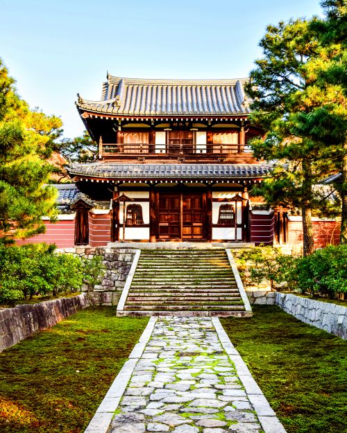 Free Stunning view of Kennin-Ji Temple in Kyoto surrounded by lush greenery under a blue sky. Stock Photo