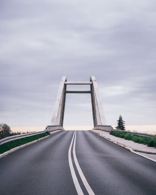 Základová fotografie zdarma na téma dálnice, dělící čára, dopravní značení