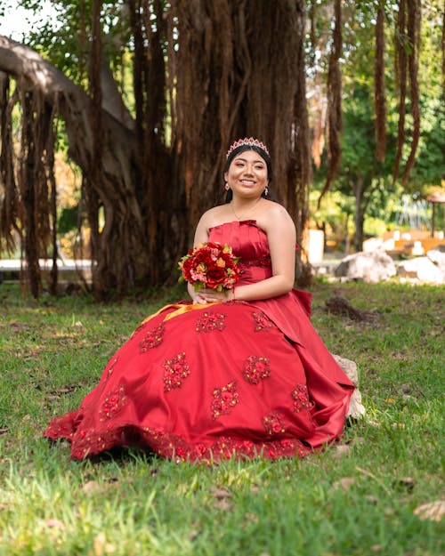 Δωρεάν στοκ φωτογραφιών με quinceanera, γυναίκα, καθιστός