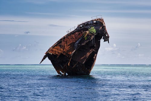 Foto profissional grátis de abandonado, barco, com defeito