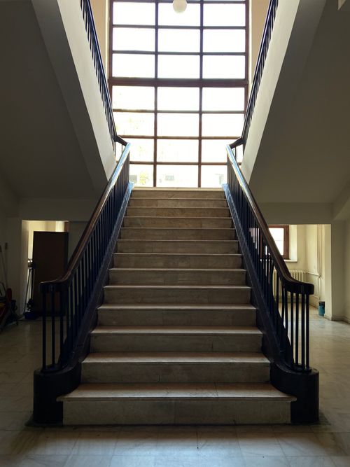 Free A beautifully lit bifurcated staircase with marble steps and wooden handrails in Ankara, Türkiye. Stock Photo