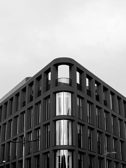 Foto d'estoc gratuïta de arquitectura moderna, blanc i negre, cantonada