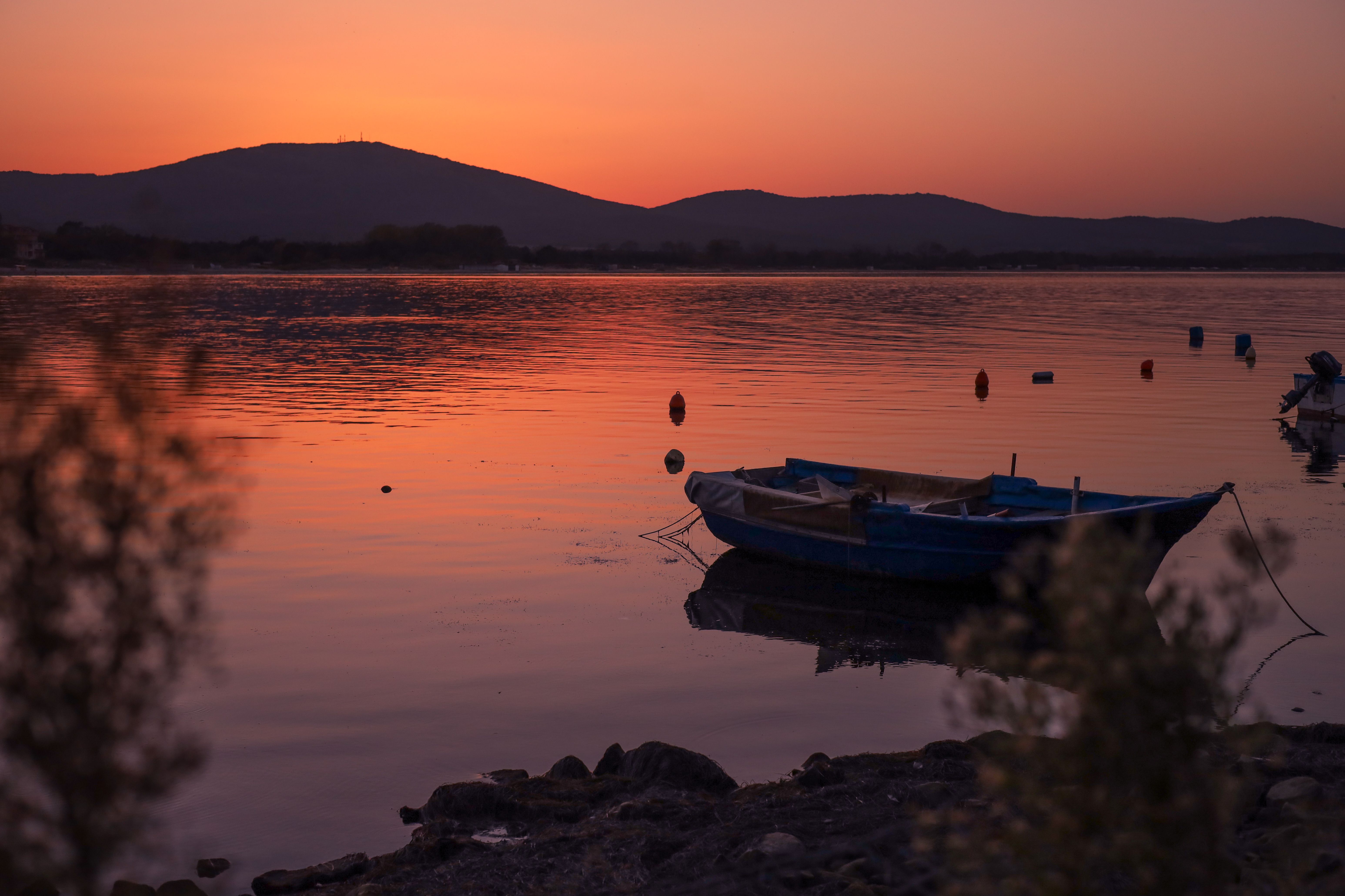 A Boat on a Lake at Dusk · Free Stock Photo