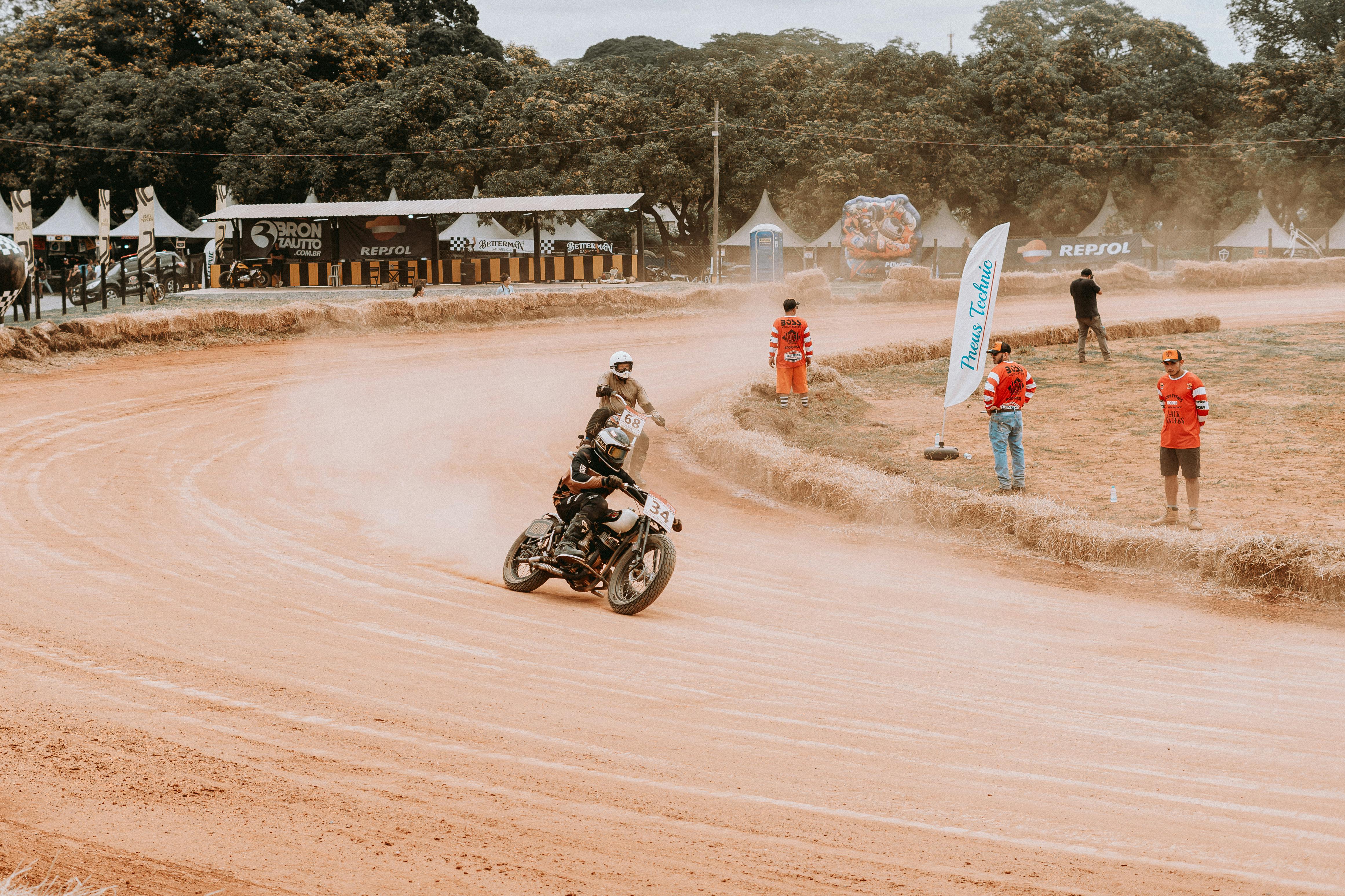 Corrida de motos · Free Stock Photo