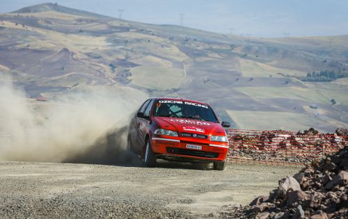 Free Fiat Palio rally car drifting through the dust on a mountain road in Turkey. Stock Photo