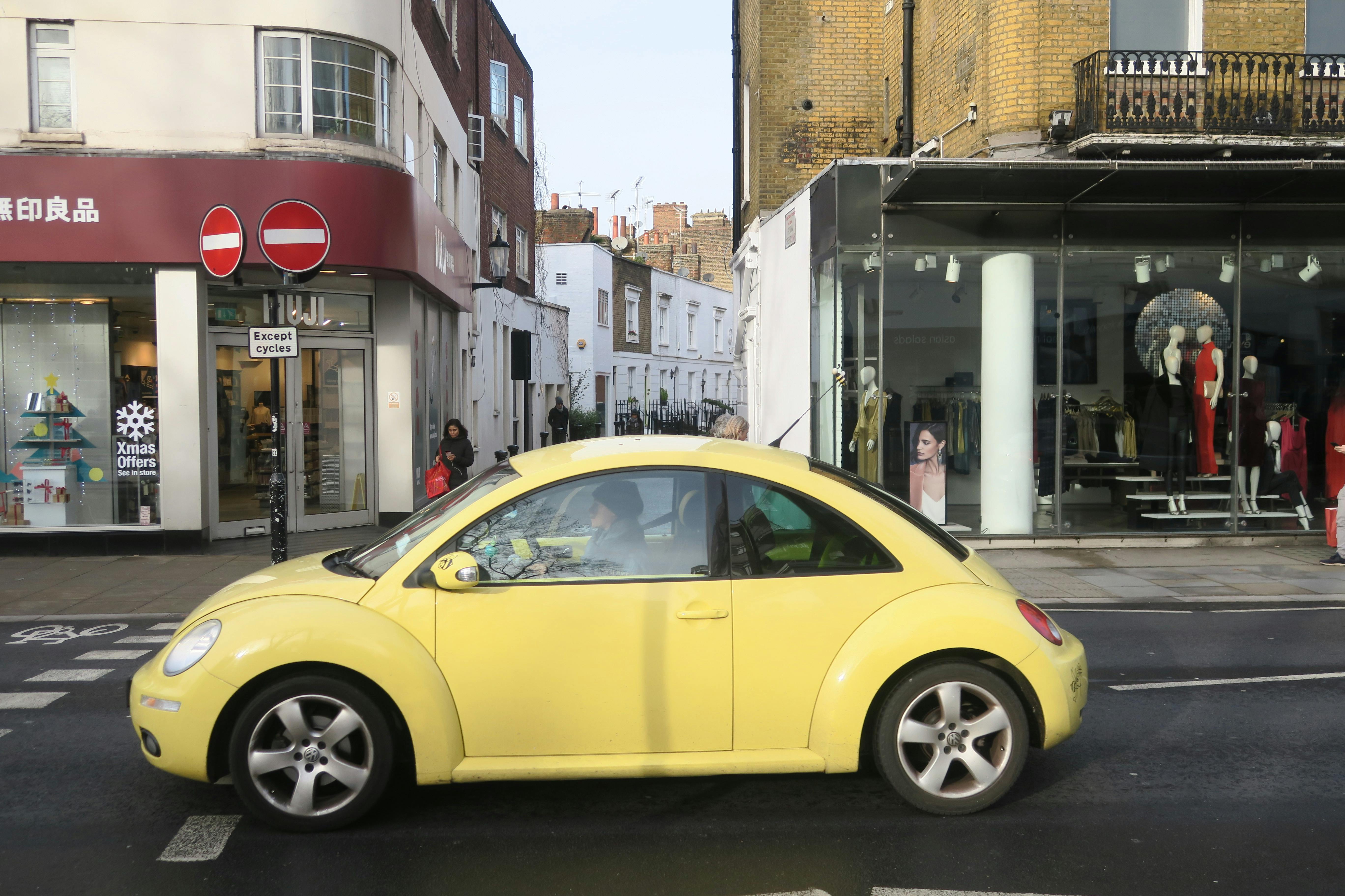 Free stock photo of Volkswagen Beetle, vw beetle, yellow