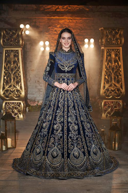 Free Elegant bride in a richly decorated royal blue gown, surrounded by lavish decor. Stock Photo