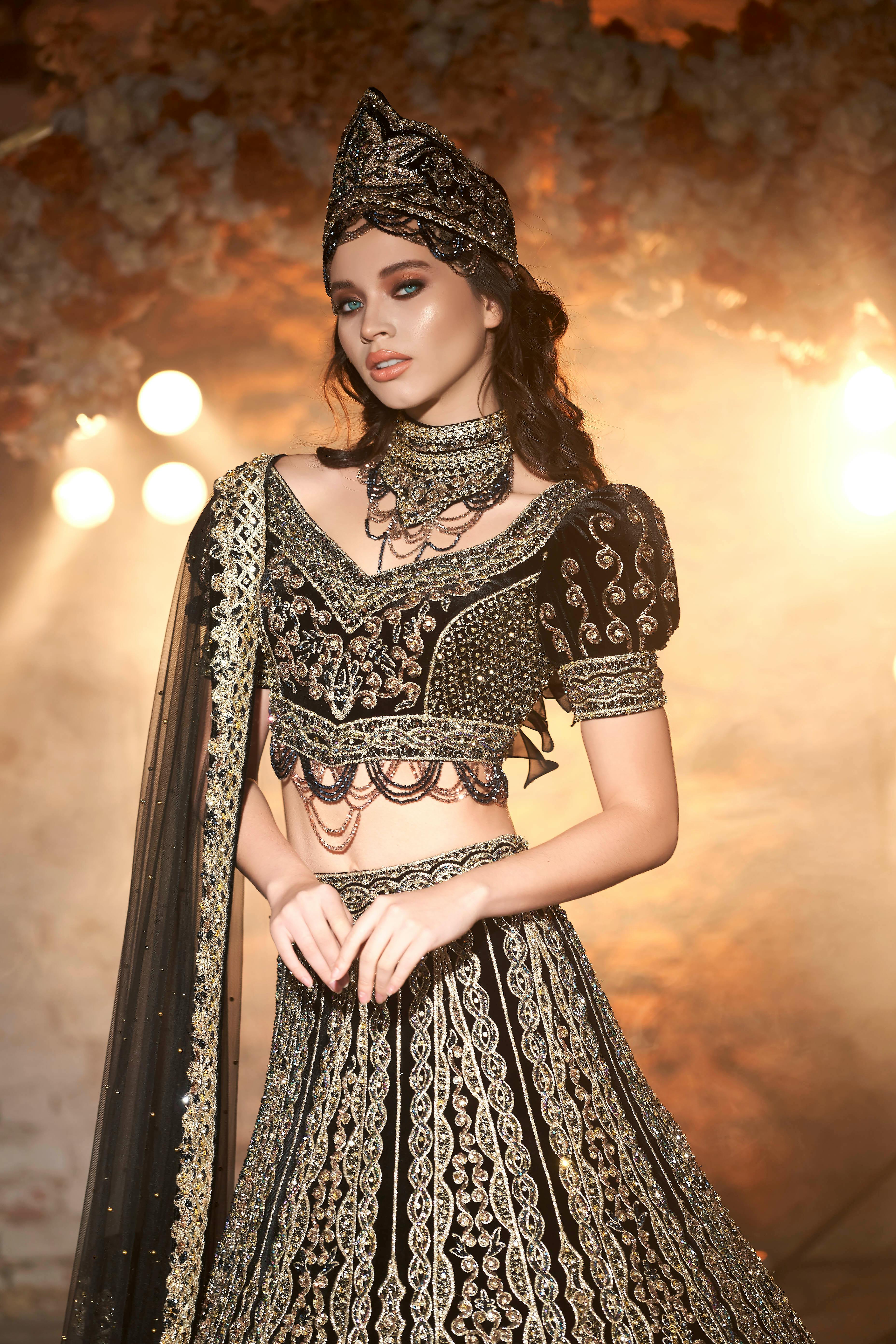 Free Exquisite bridal fashion portrait with intricate designs in vintage style. Stock Photo