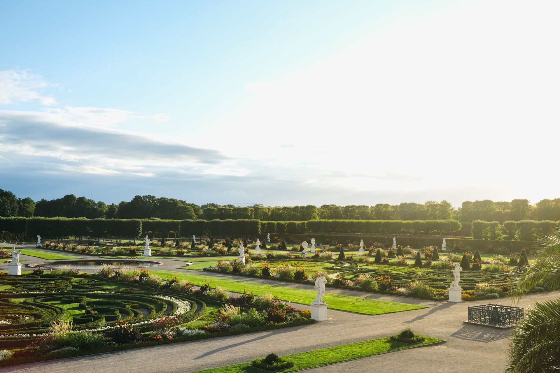 Jardin fleuri vu en hauteur