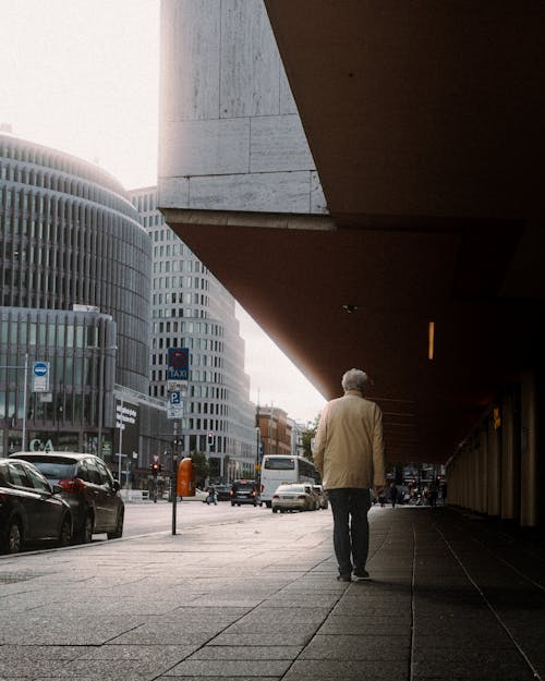 Бесплатное стоковое фото с автомобили, Берлин, вертикальный выстрел