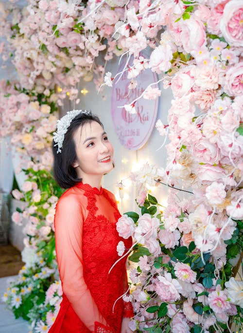 Gratis stockfoto met Aziatische vrouw, bloemen, bruid