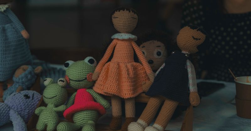 Salon avec enfants : choisir des textiles qui résistent
