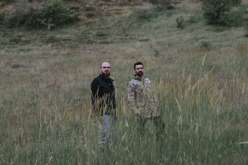 Fotobanka s bezplatnými fotkami na tému dedinský, hracie pole, muži