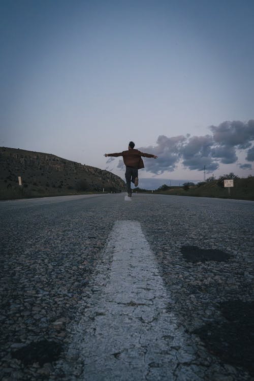 Darmowe zdjęcie z galerii z autostrada, bieganie, droga