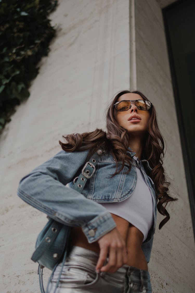 Casual Style Model In Cropped Top And Denim Jacket