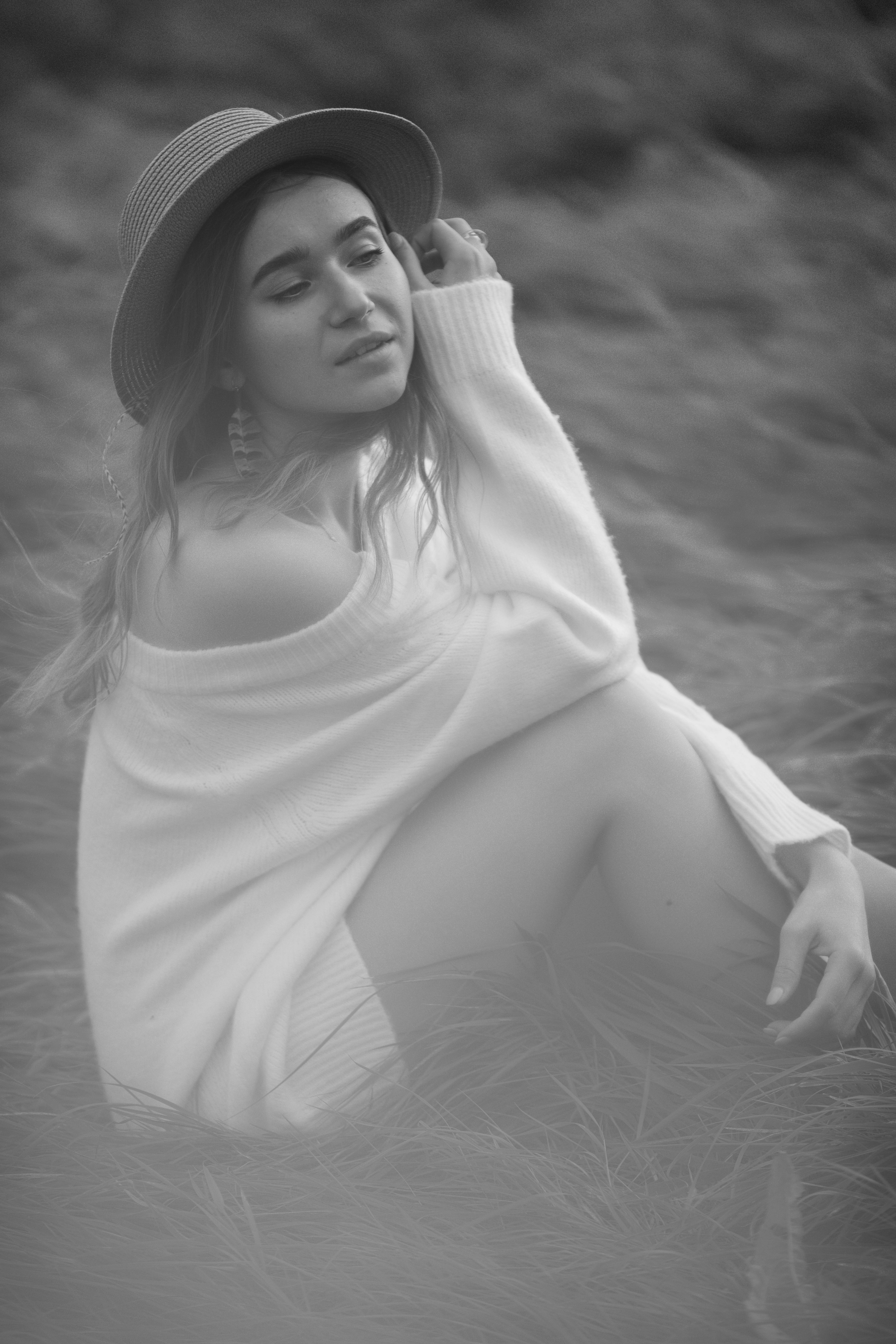 7. Sweater Dress: Simpel dan Hangat