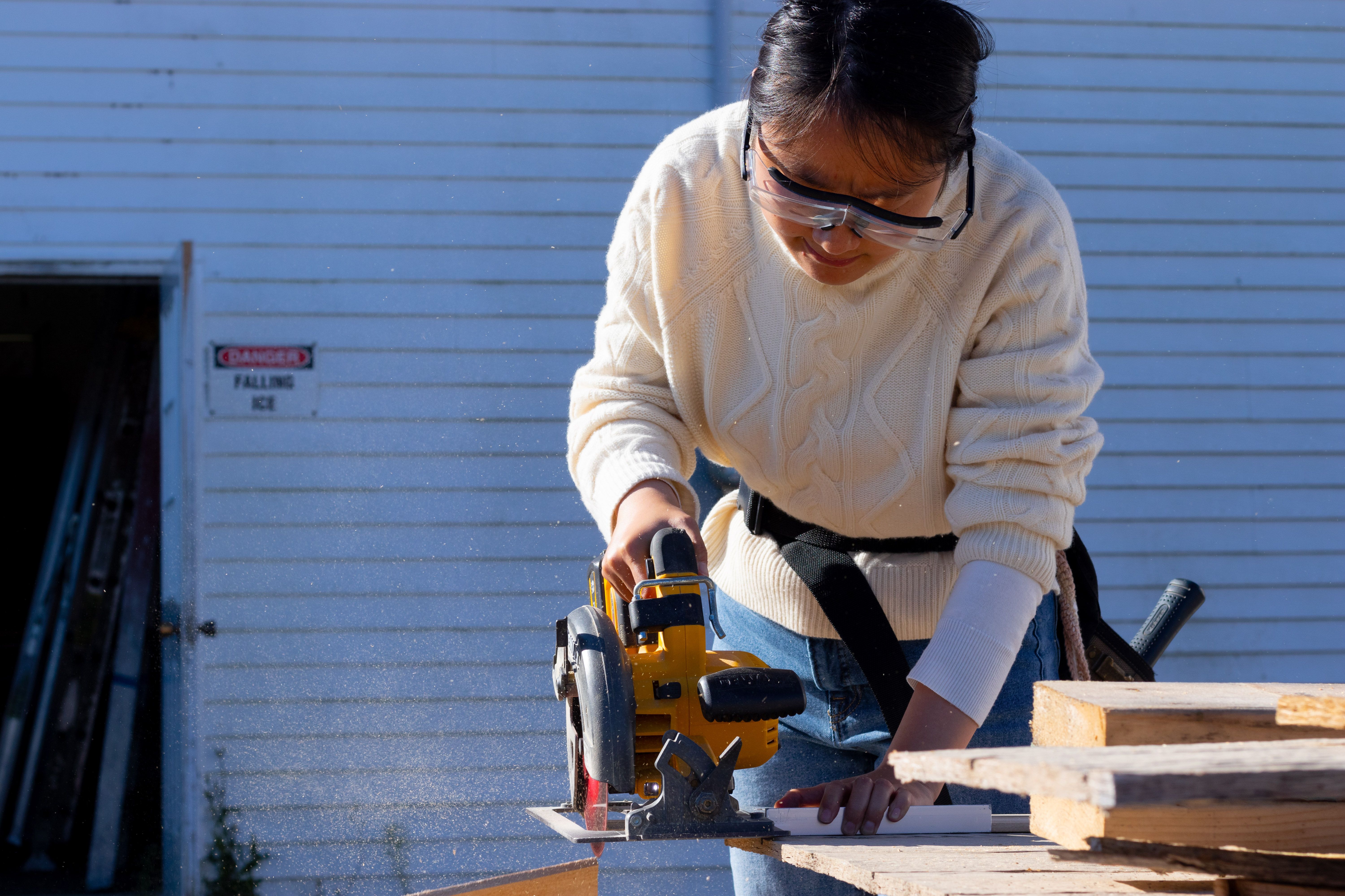 How to Use a Circular Saw Safely and Accurately