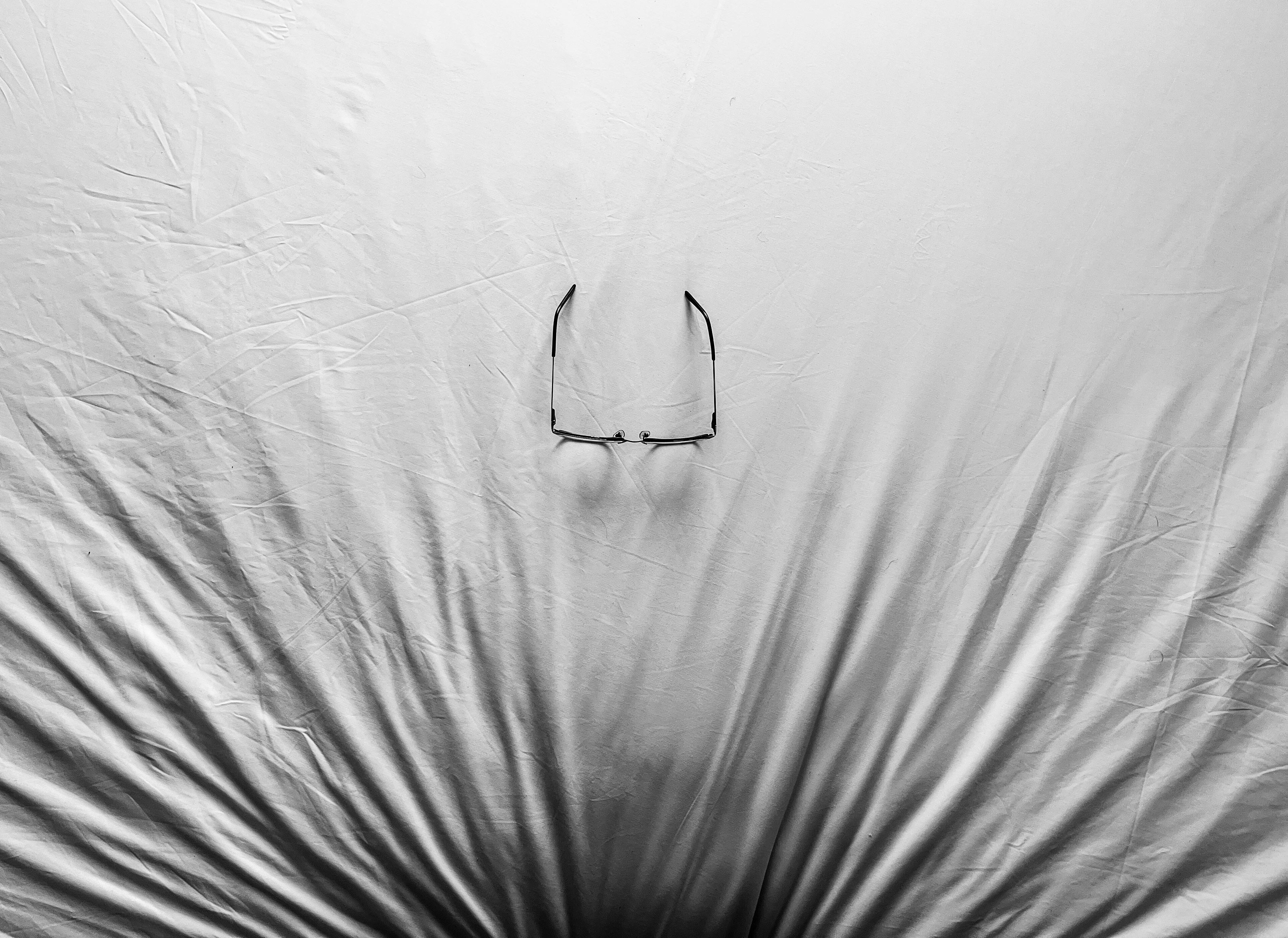 Memadukan Kacamata dengan Gaya Pakaian: Seni Menciptakan Harmoni Visual