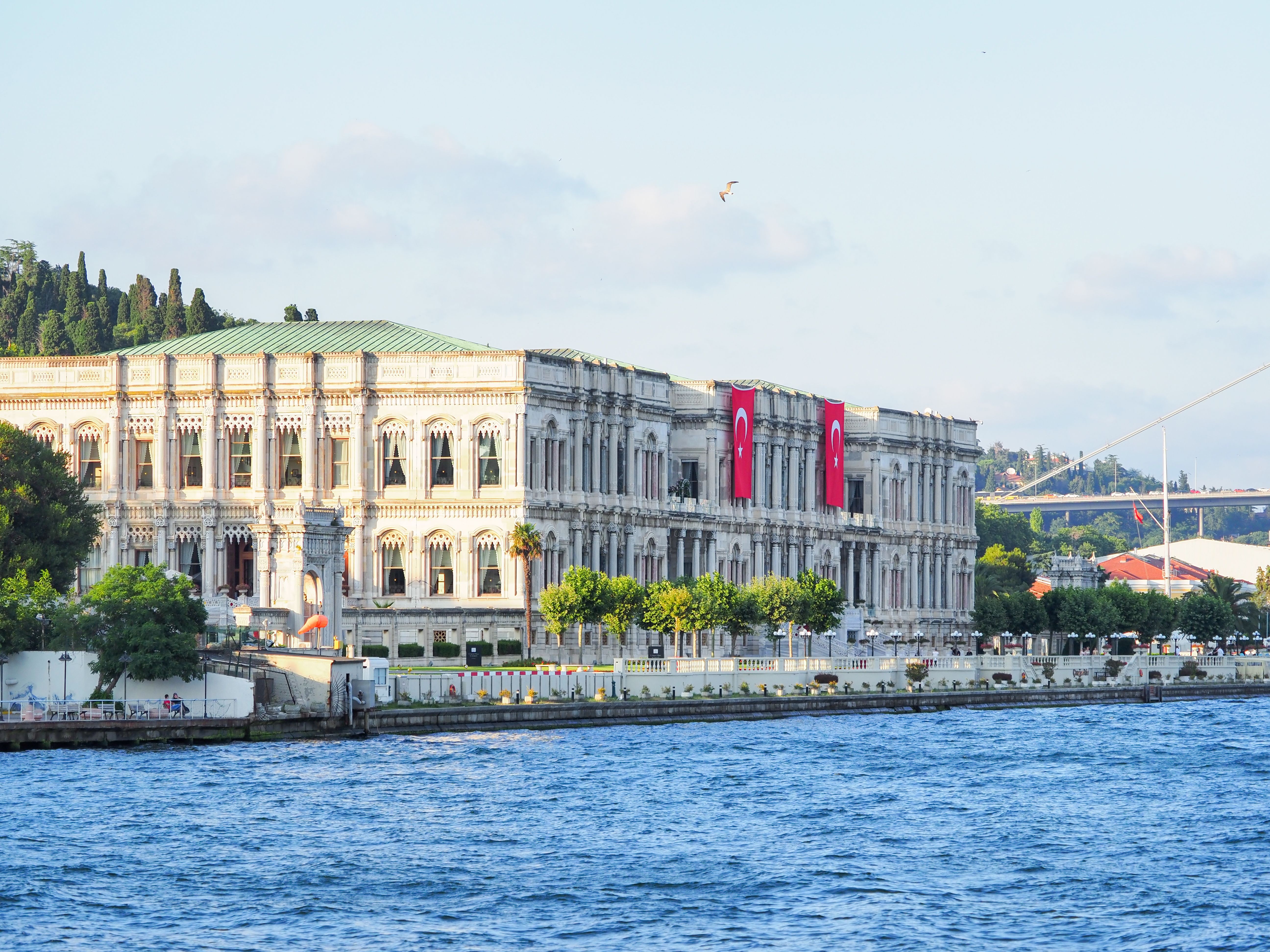 Istanbul Luxury Hotels: Bosphorus Views, Historic Palaces, and Rooftop Hammams