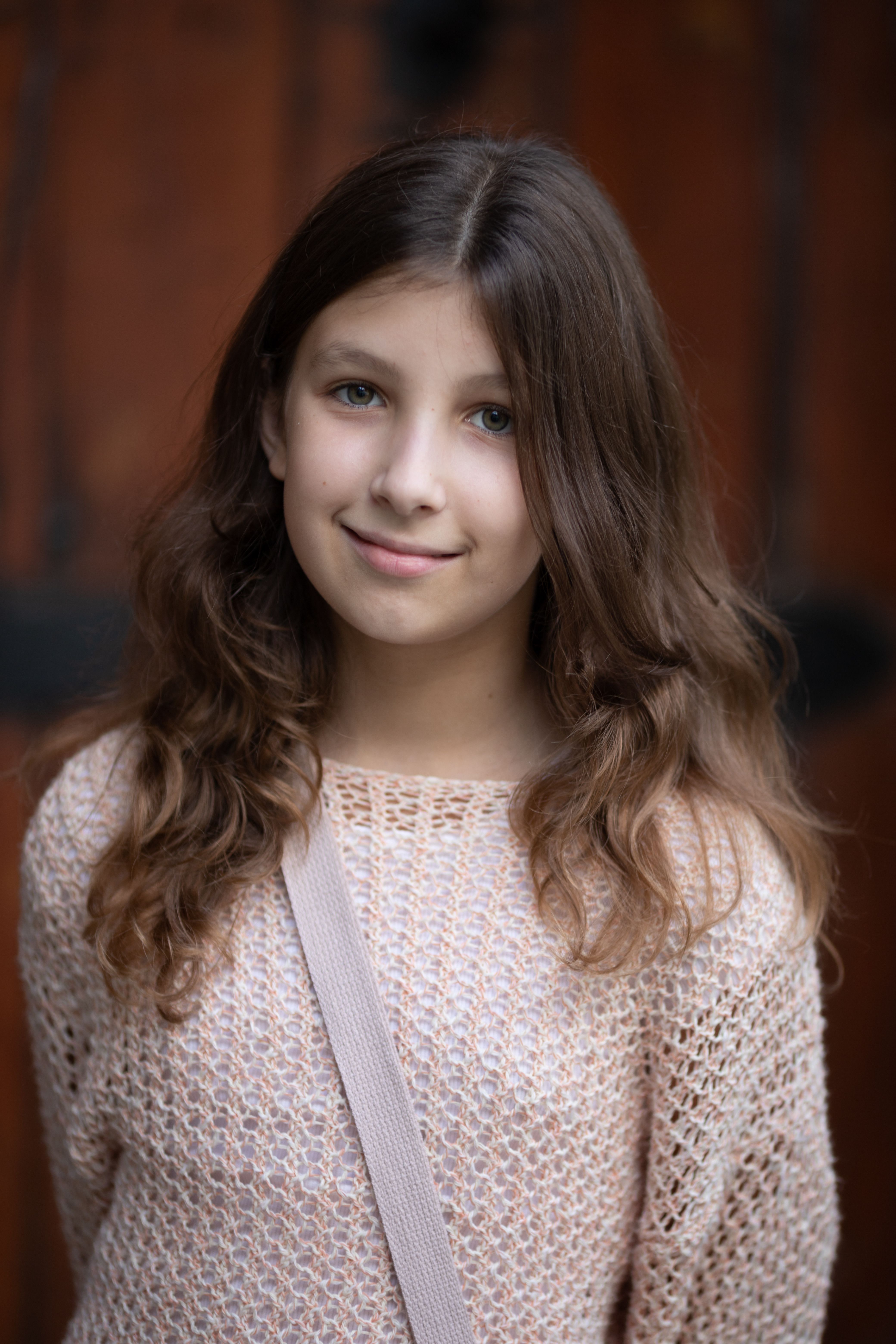 Charming portrait of a smiling girl with long hair in Baku, capturing natural beauty.