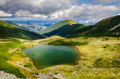 Imagine de stoc gratuită din dealuri, lac, munți