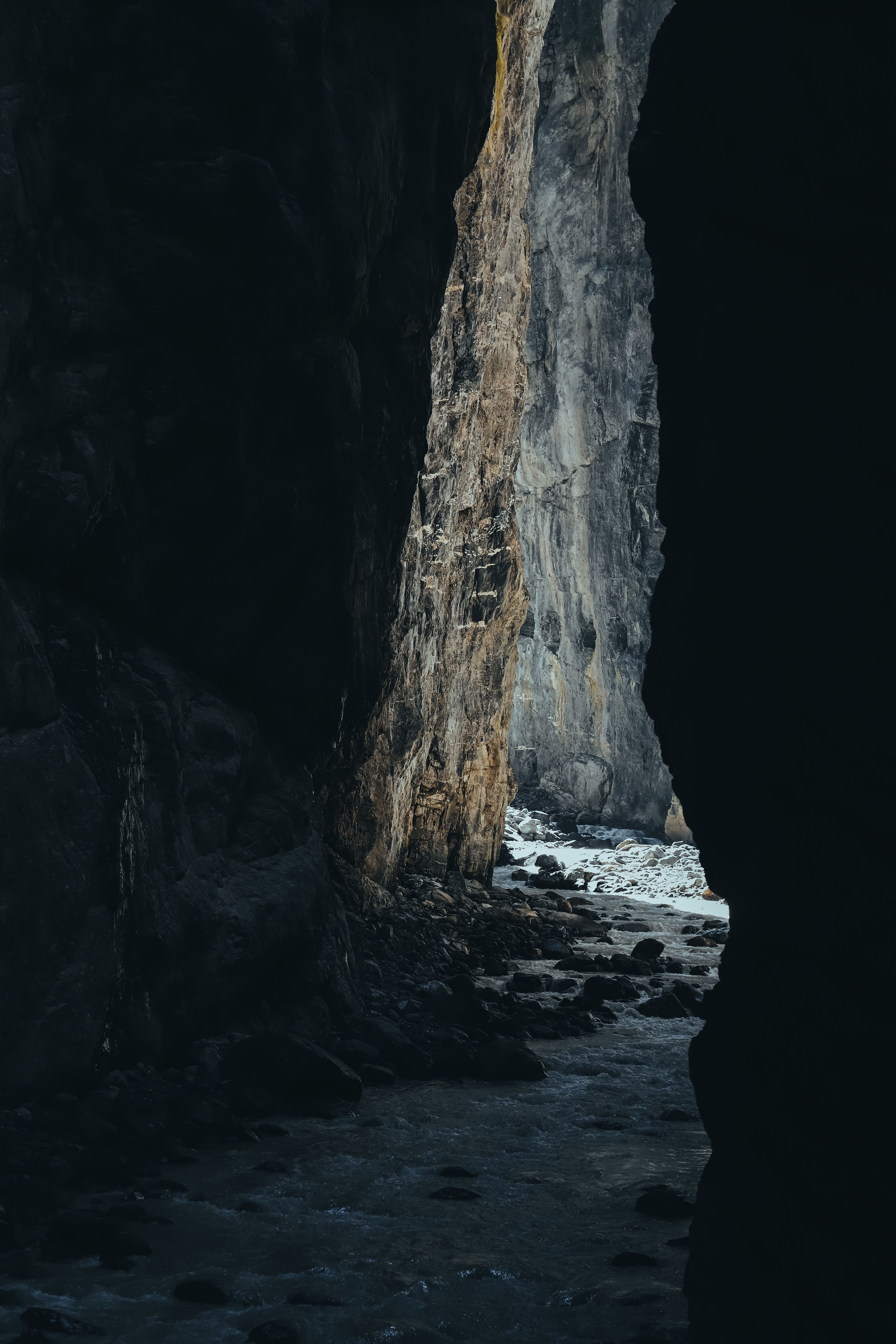 View of a Passage between the Walls of a Rocky Mountain · Free Stock Photo