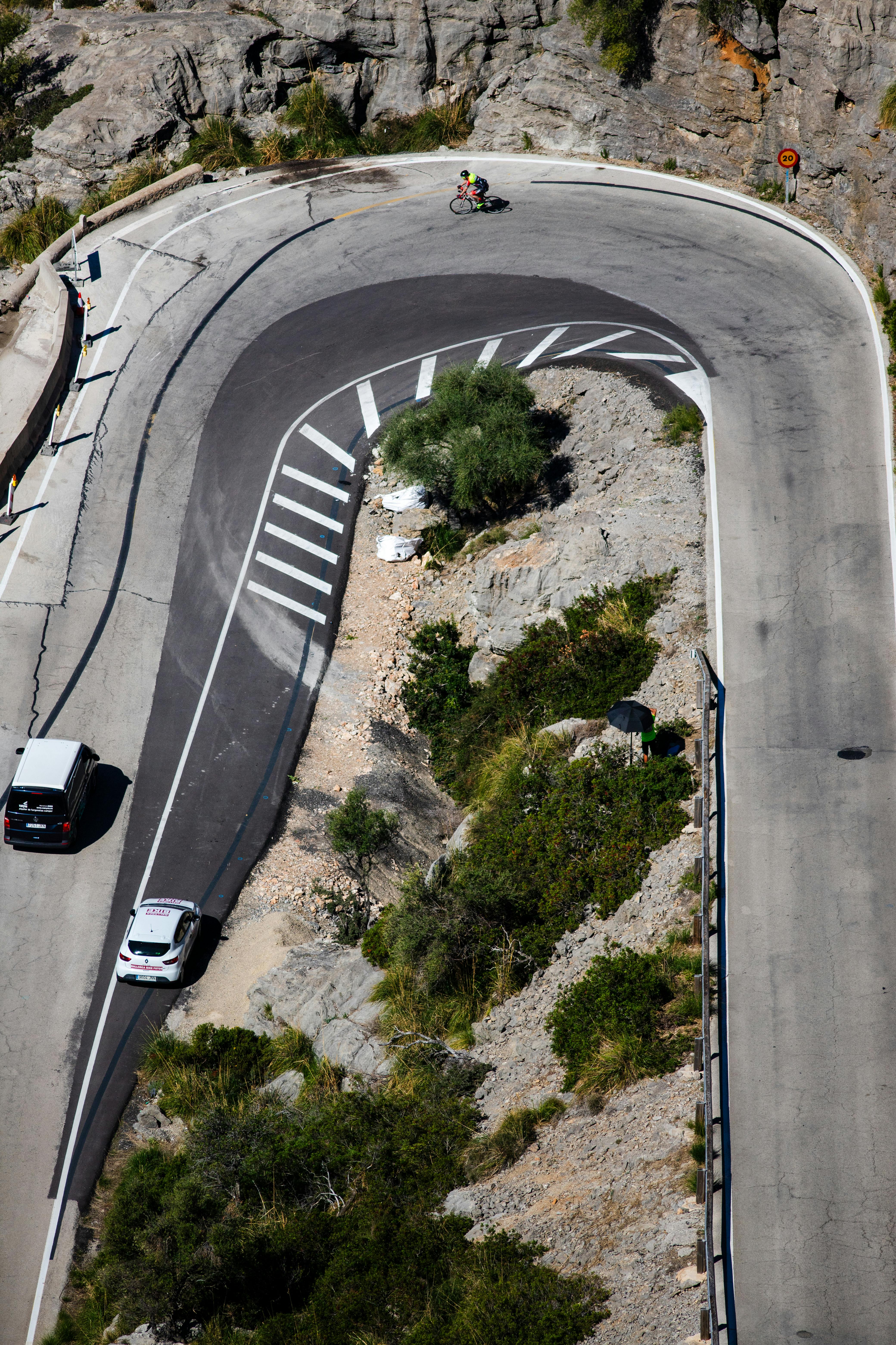 Irán zriaďuje dočasnú radu vedenia, prezident Masúd Pezeškian sa opäť ukázal na verejnosti