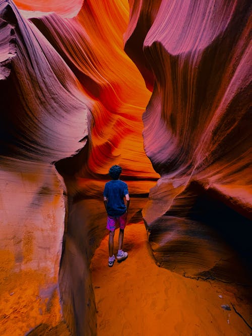 abd, adam, antilop kanyonu içeren Ücretsiz stok fotoğraf