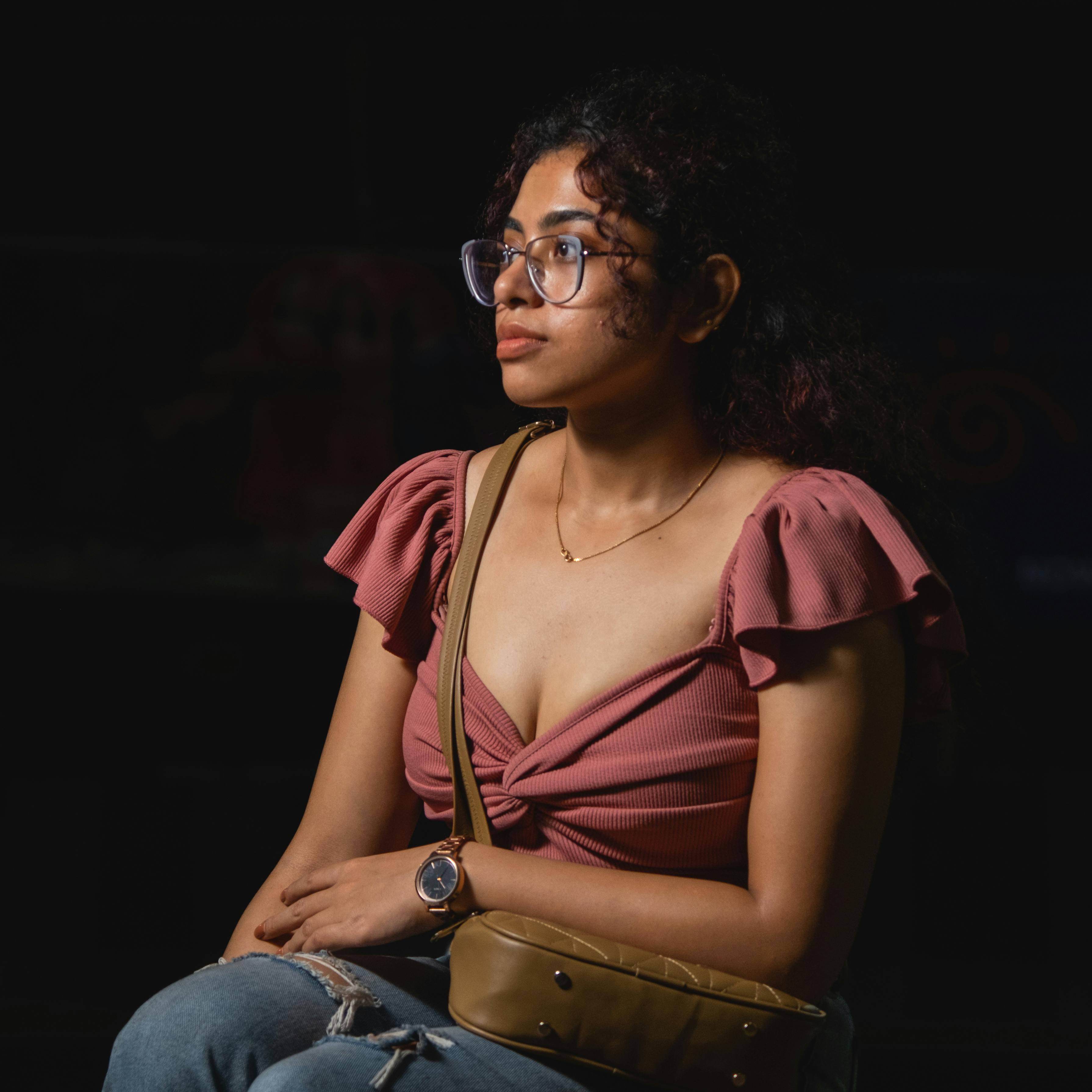 free-photo-of-young-woman-in-a-casual-ou