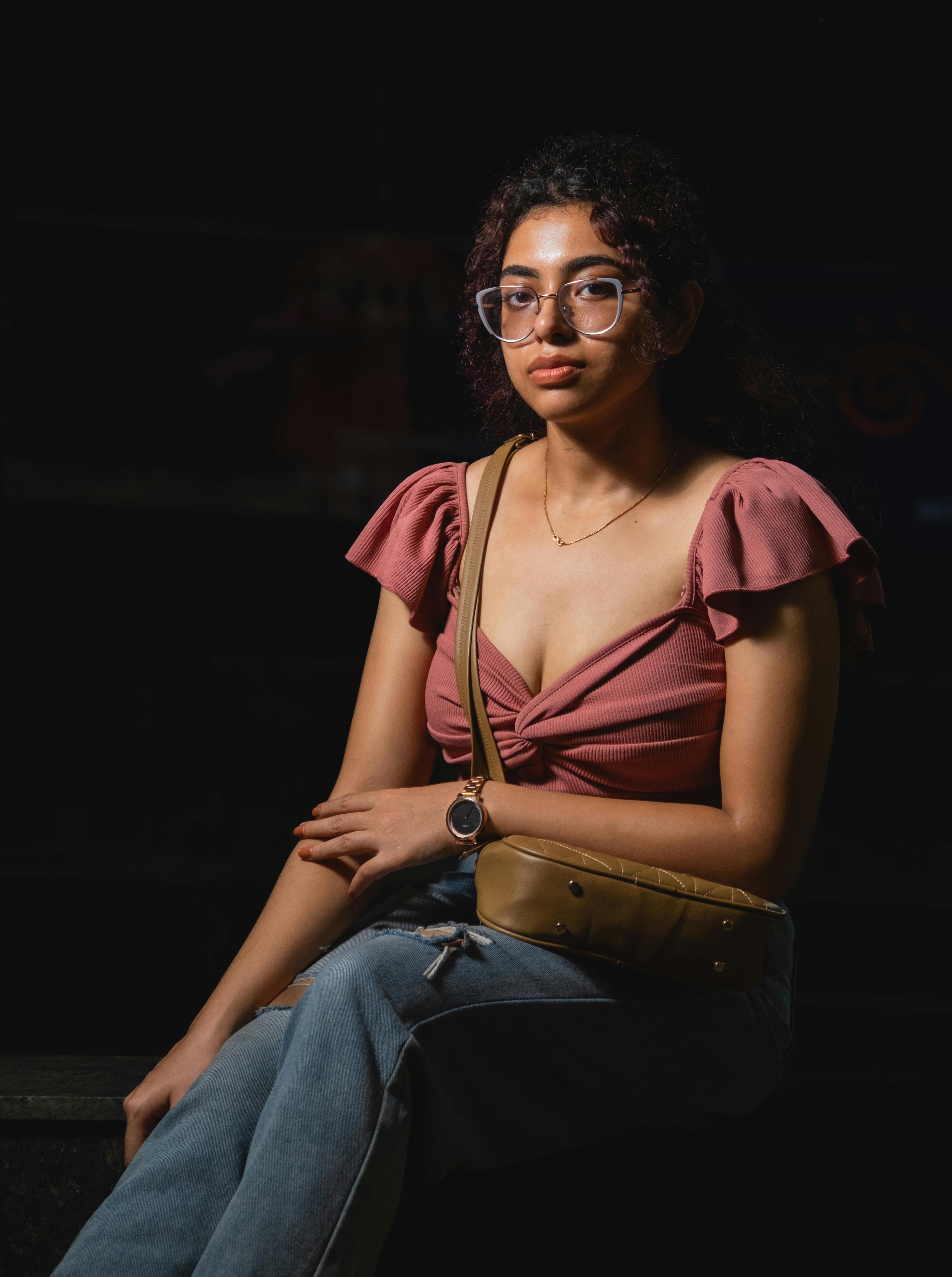 free-photo-of-young-woman-in-a-casual-ou