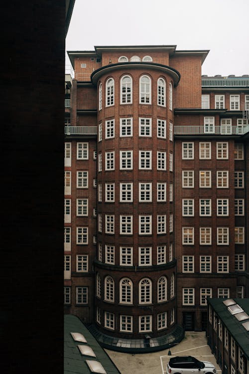 Безкоштовне стокове фото на тему «Windows, Будівля, вертикальні постріл»