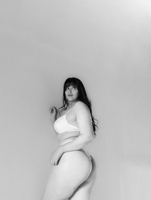 Fotos de stock gratuitas de blanco y negro, cuerpo, estallidos