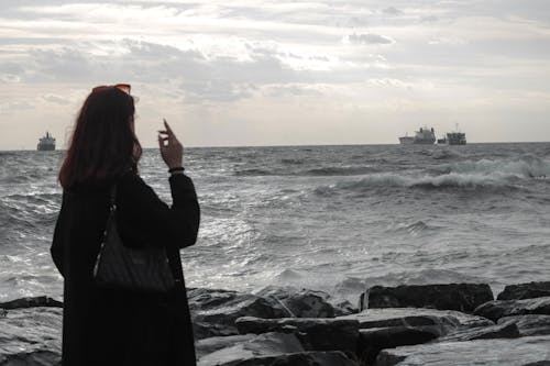 Kostnadsfri bild av hav, kust, kvinna