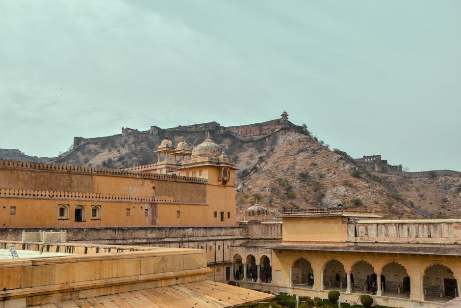 A picturesque view of the historic Amer Fort located in Jaipur, India, with its stunning architecture and surrounding hills.