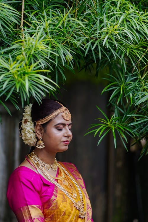 Foto profissional grátis de cultura indiana, folhas, joalheria