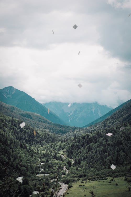 垂直拍摄, 多雲的, 山 的 免费素材图片