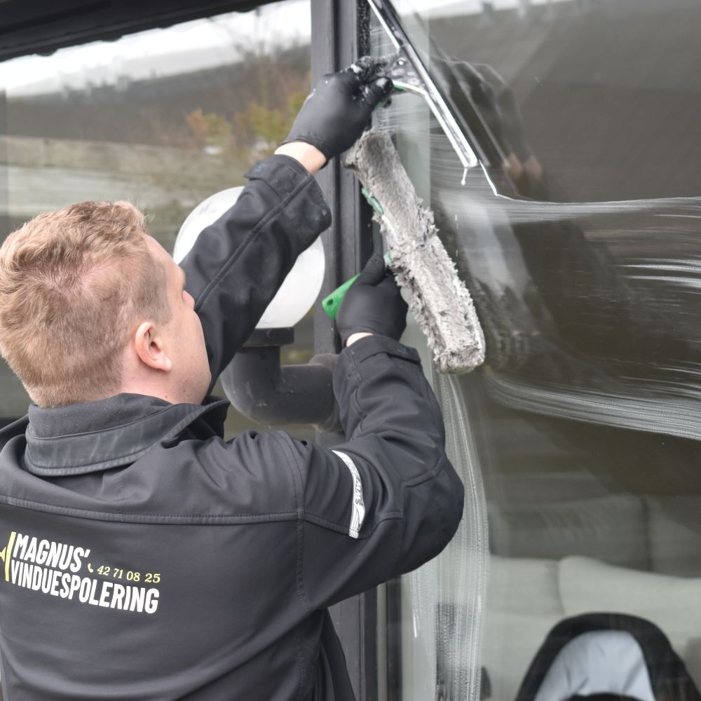 Interior Painting in Old Oak Common — clean edges cut in around trim and sockets