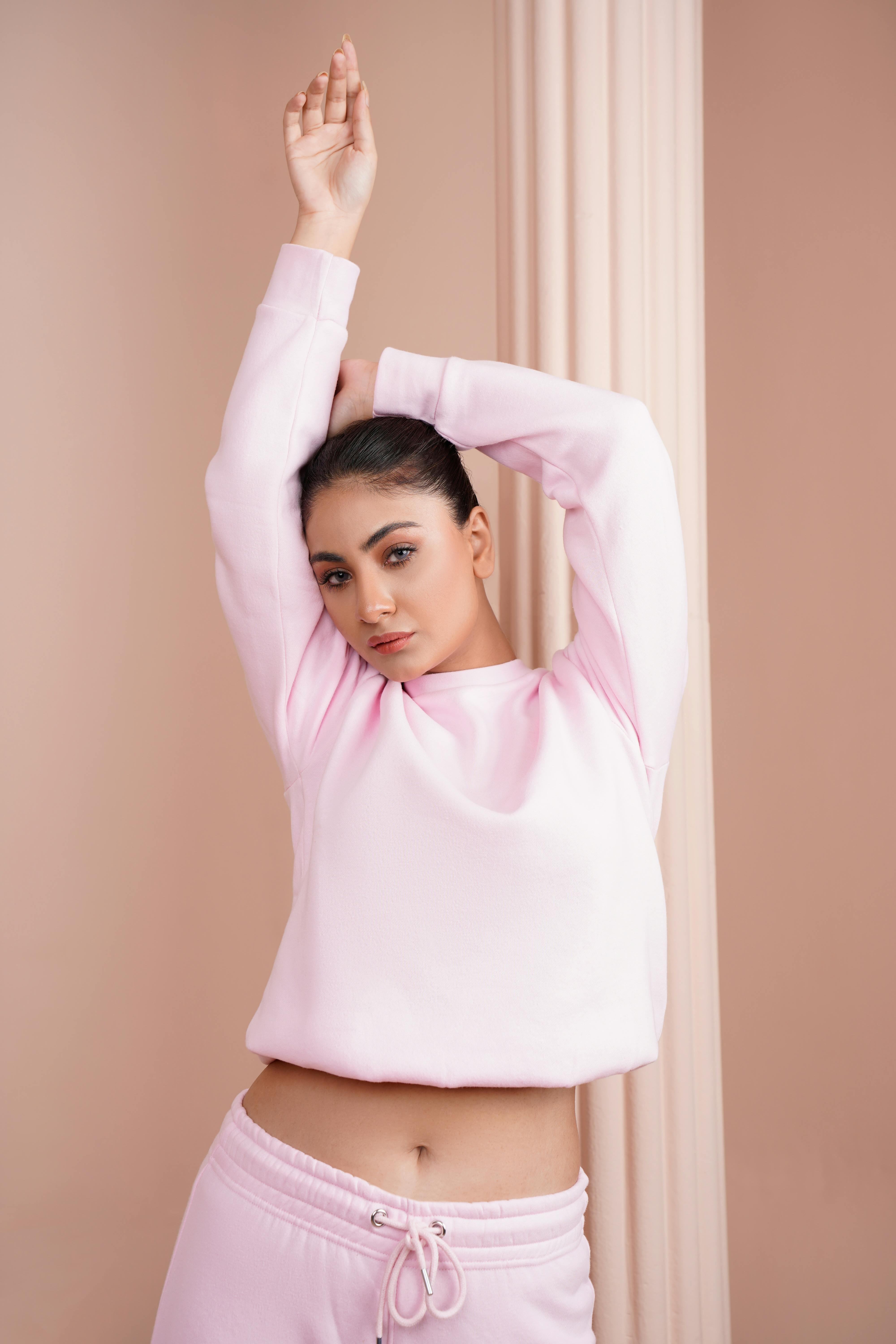 Gratis Immagine gratuita di abbigliamento casual, abbigliamento comodo, abbigliamento da casa rosa Foto a disposizione