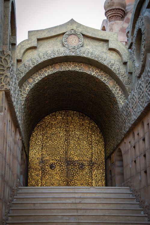 Gold Door to a Monumental Building · Free Stock Photo