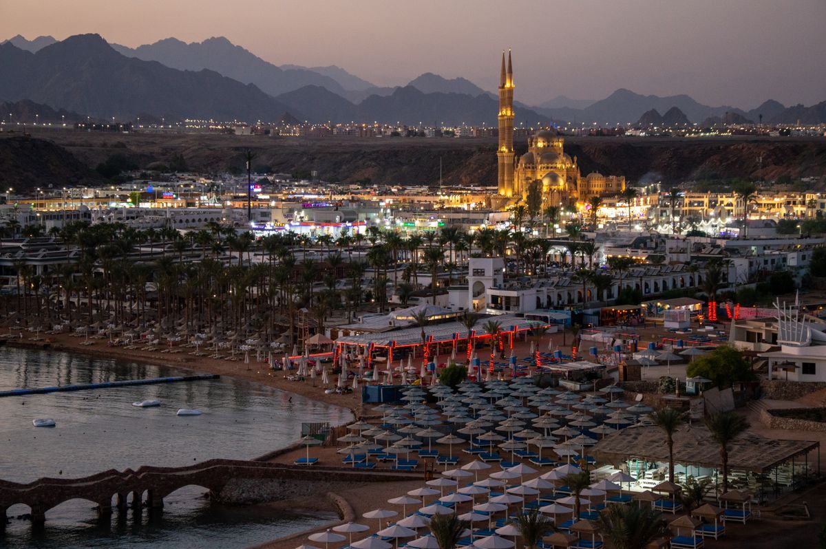 Cazare Sharm El Sheikh - zona hotelieră luminată seara