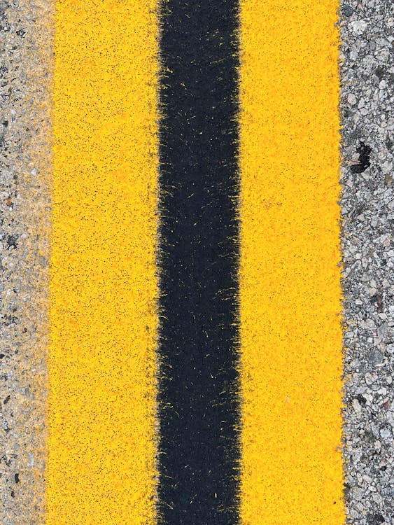 Kostnadsfri bild av gata, gul linje, närbild