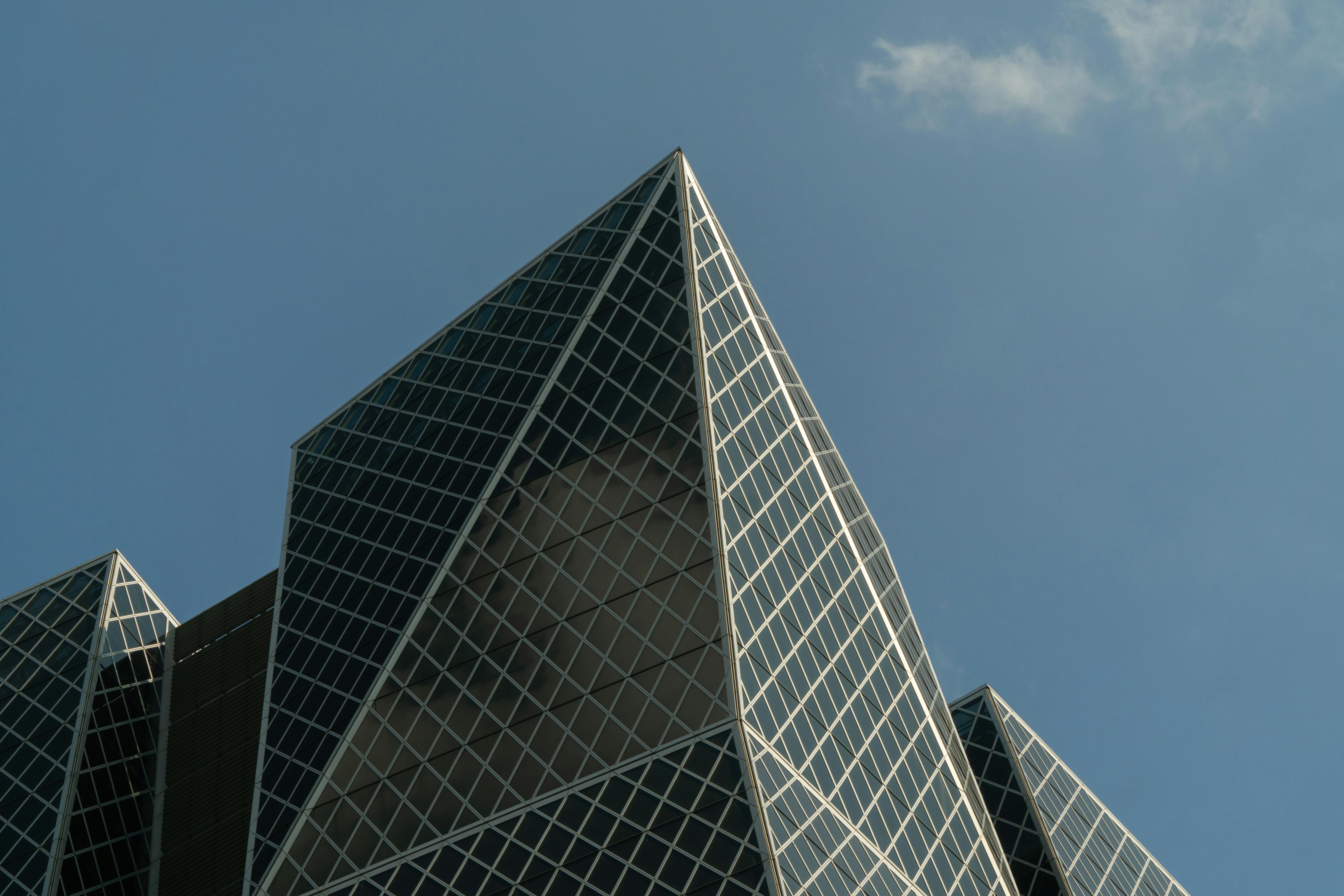 Free stock photo of blue sky, skyscrapers, structure : An astonishing picture capturing a stunning landscape. The hues are striking and combination ideally. Its composition is fantastic, and the features are very sharp.