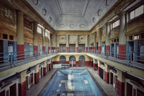 Fotos de stock gratuitas de abandonado, agua, balcón