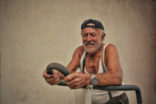 Δωρεάν στοκ φωτογραφιών με αμάνικο μπλουζάκι, άνδρας, γέρος