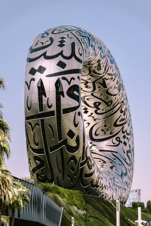 Fotos de stock gratuitas de arquitectura moderna, caligrafía árabe, Dubai
