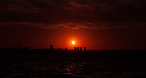 Free Captivating silhouette of Fortaleza skyline against a fiery sunset over the sea. Stock Photo