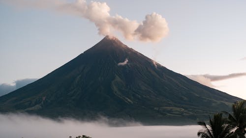 Free Volcano and Smoke Stock Photo