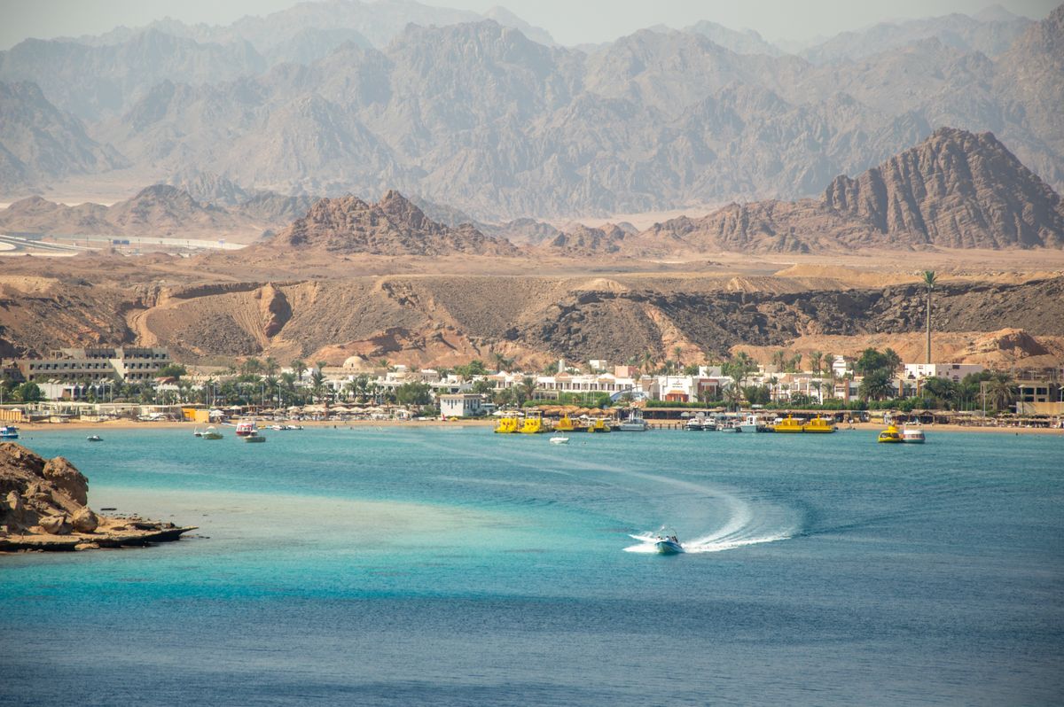 Unde te cazezi în Sharm El Sheikh - coasta cu apă turcoaz și munții Sinai