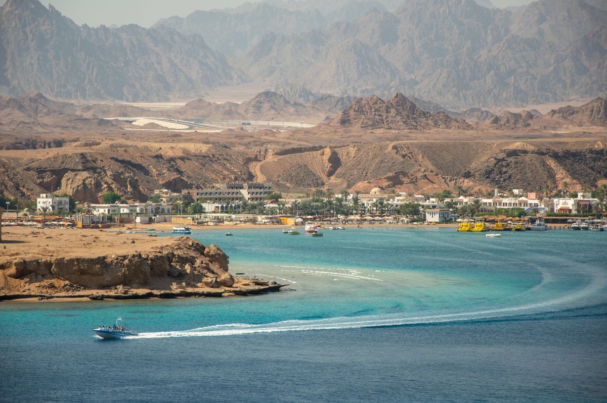 Sharm El Sheikh - resorturile de pe coastă văzute dinspre mare