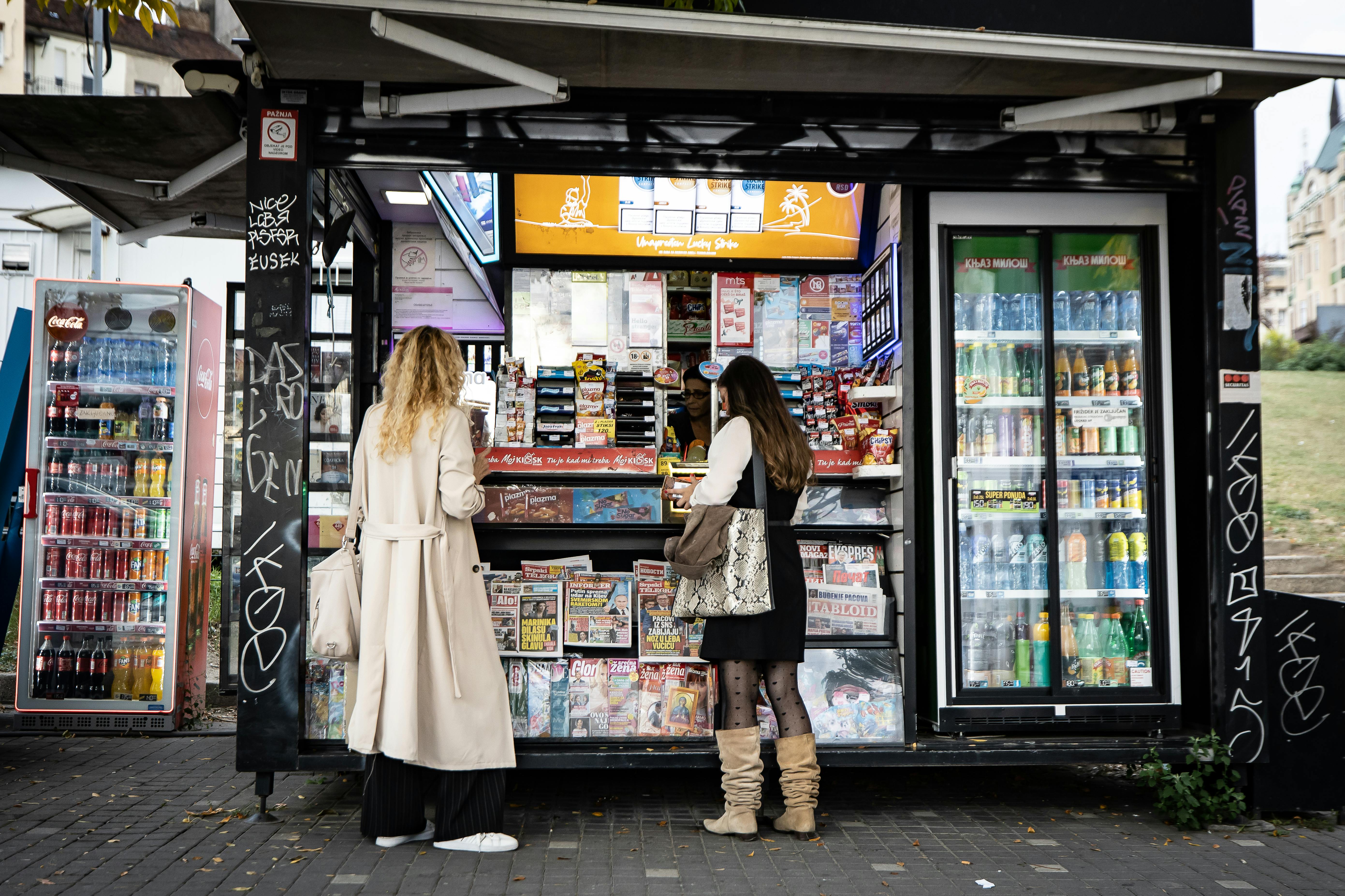 general lifestyle shop los angeles — Photo by Boris Hamer on Pexels